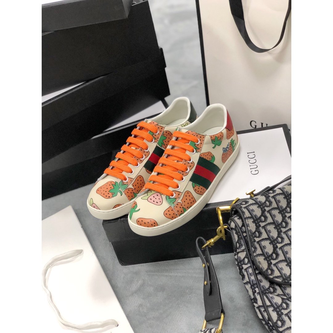 BL-GCI  ACE LEATHER SNEAKER WITH  STRAWBERRY 107