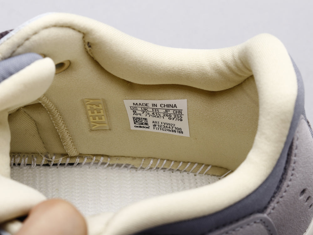 BL - Yzy 700 Magnet Sneaker