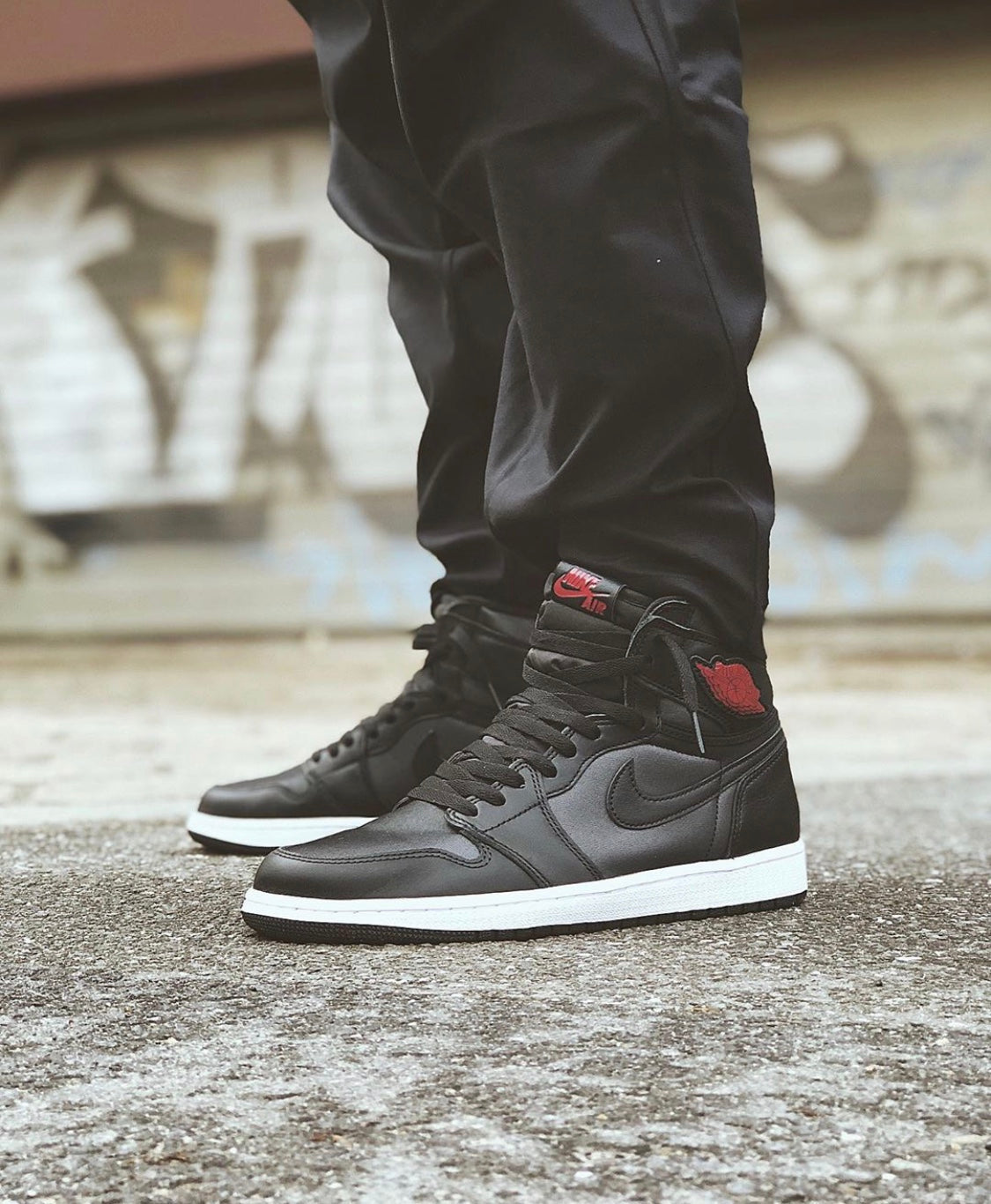 BL - AJ1 black and red silk
