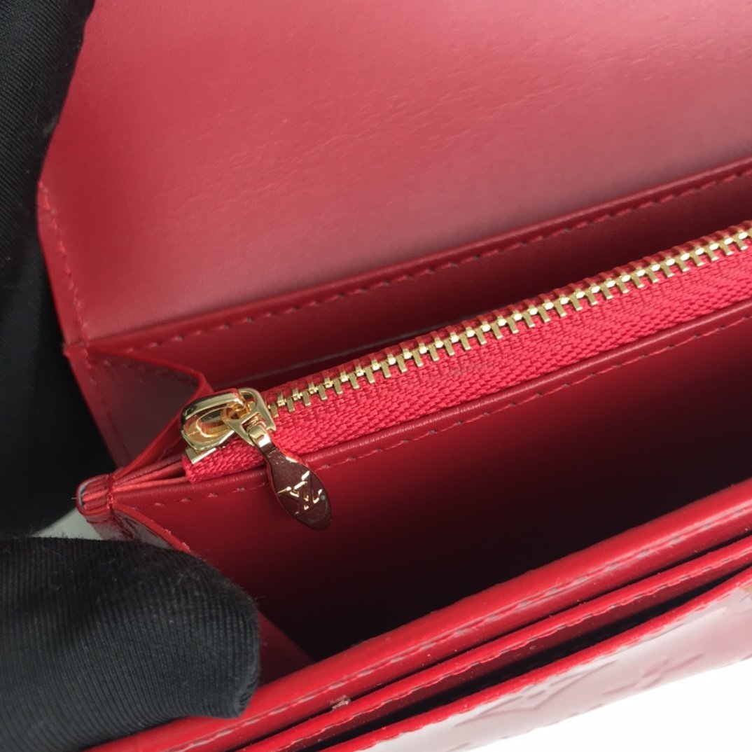 BL - High Quality Wallet LUV 008