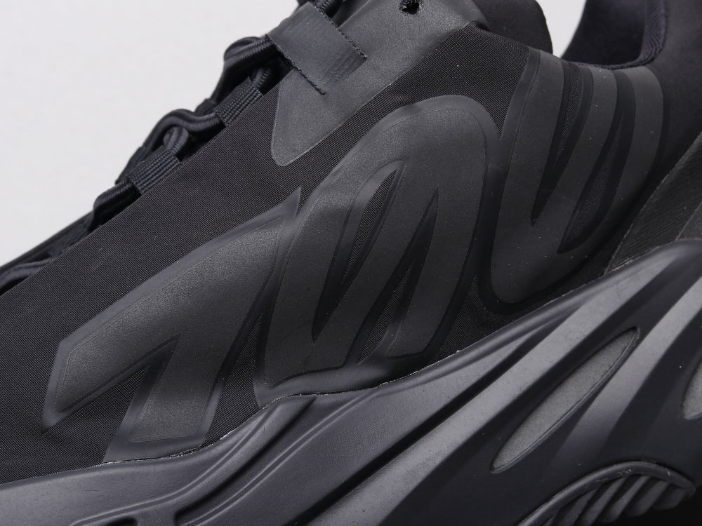 BL - Yzy 700 Dark Glow Sneaker