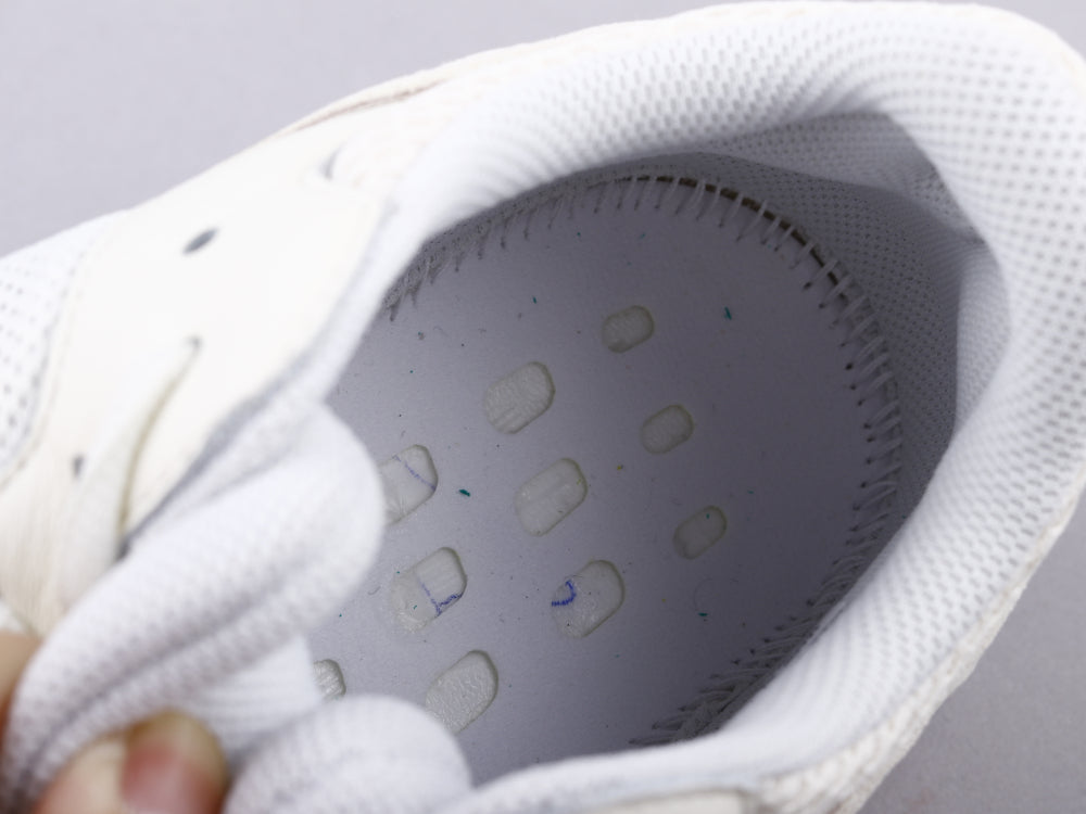 BL - Yzy 700 Analog Beige Sneaker