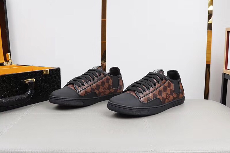 BL - High Quality Luv Sneaker 054