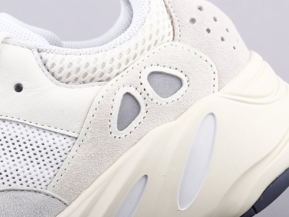 BL - Yzy 700 Analog Beige Sneaker