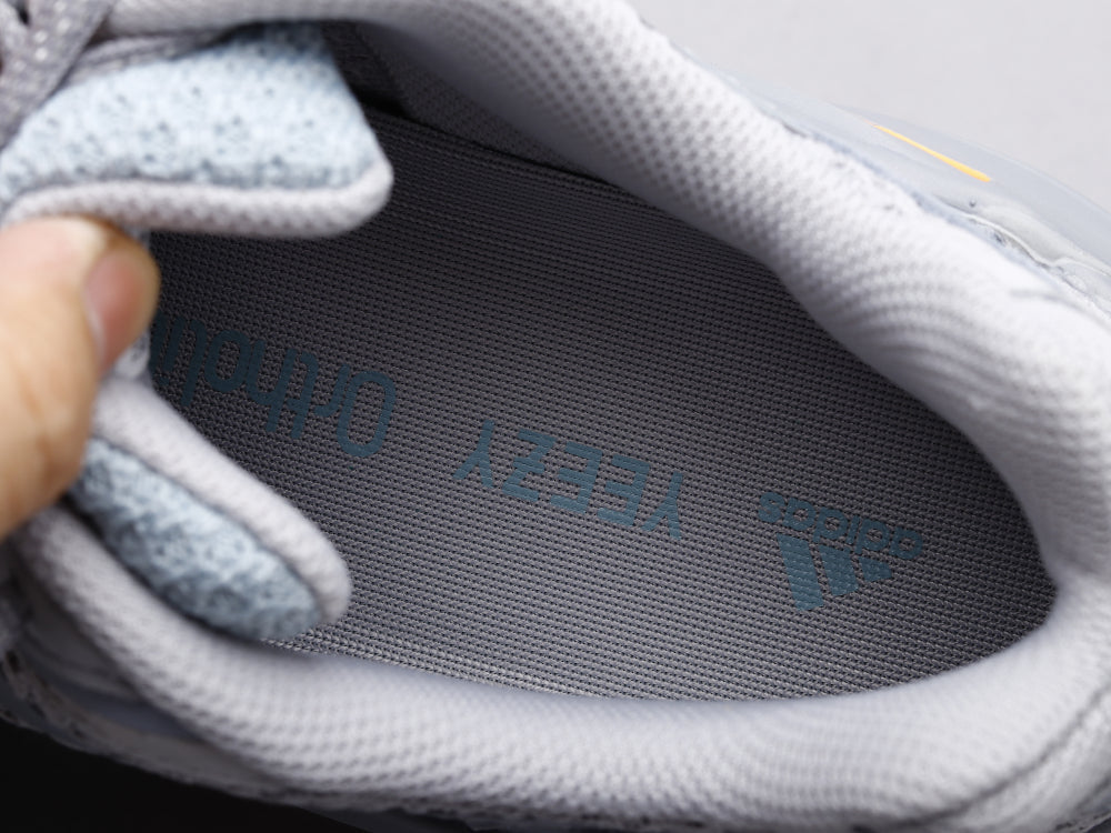 BL - Yzy 700 Inertia 2.0 Sneaker