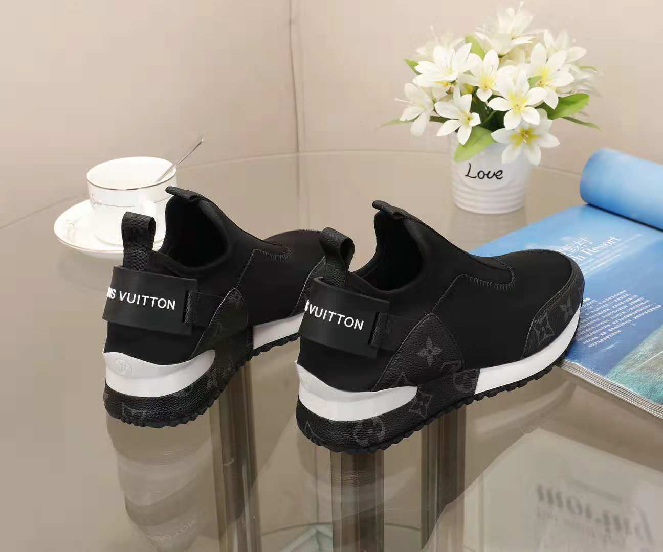 BL - High Quality Luv Sneaker 076