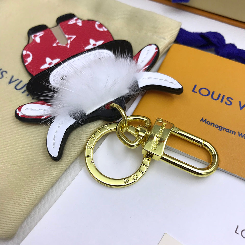 BL -High Quality Keychains LUV 084