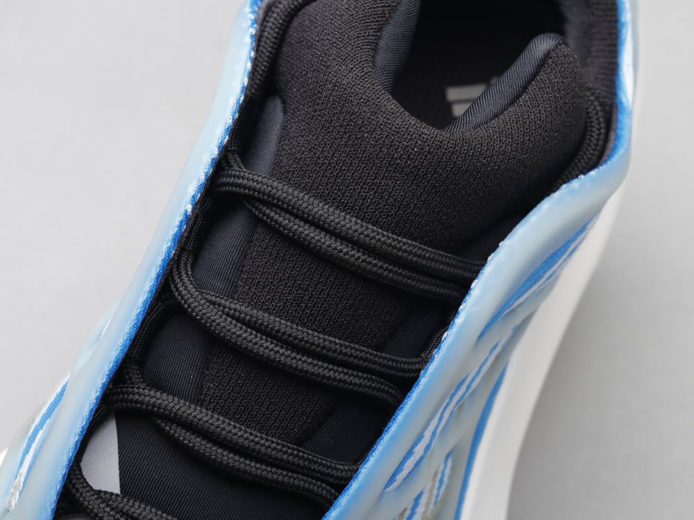 BL - Yzy 700 Arzareth Sneaker