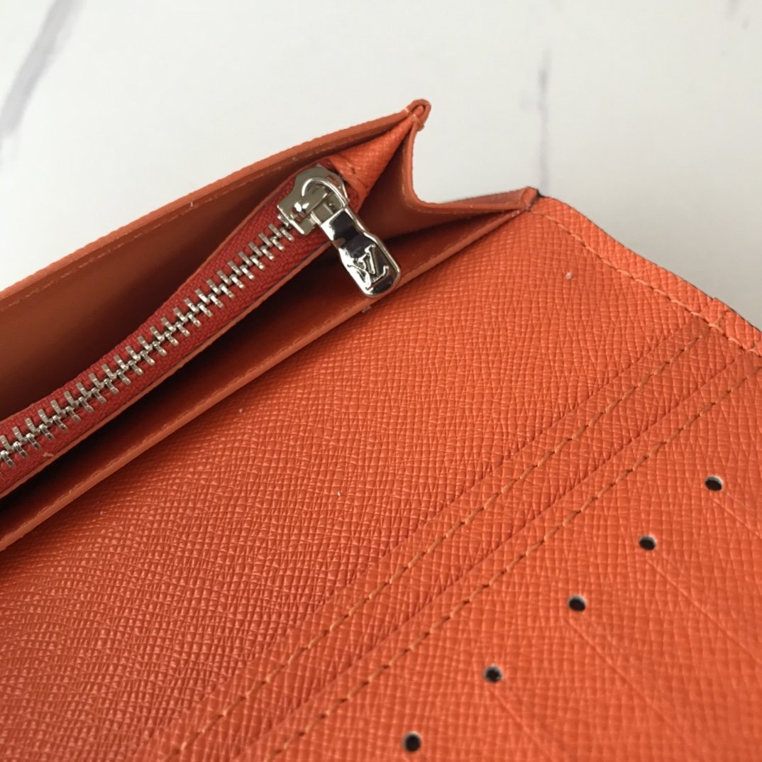 BL - High Quality Wallet LUV 050