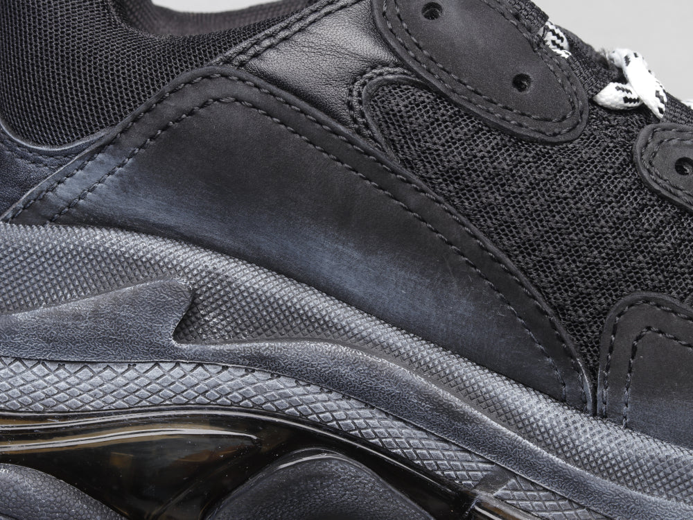 BL - Bla Triple S Air Cushion Black Sneaker