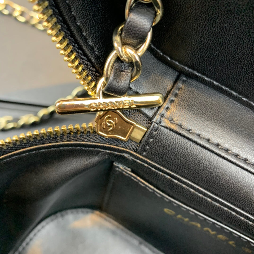 ChanelVanity Case Gold Hardware Black For Women, Women’s Handbags, Shoulder Bags 7.9in/20cm AS2061 