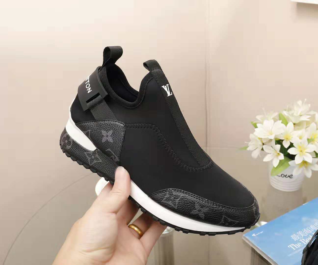 BL - High Quality Luv Sneaker 076