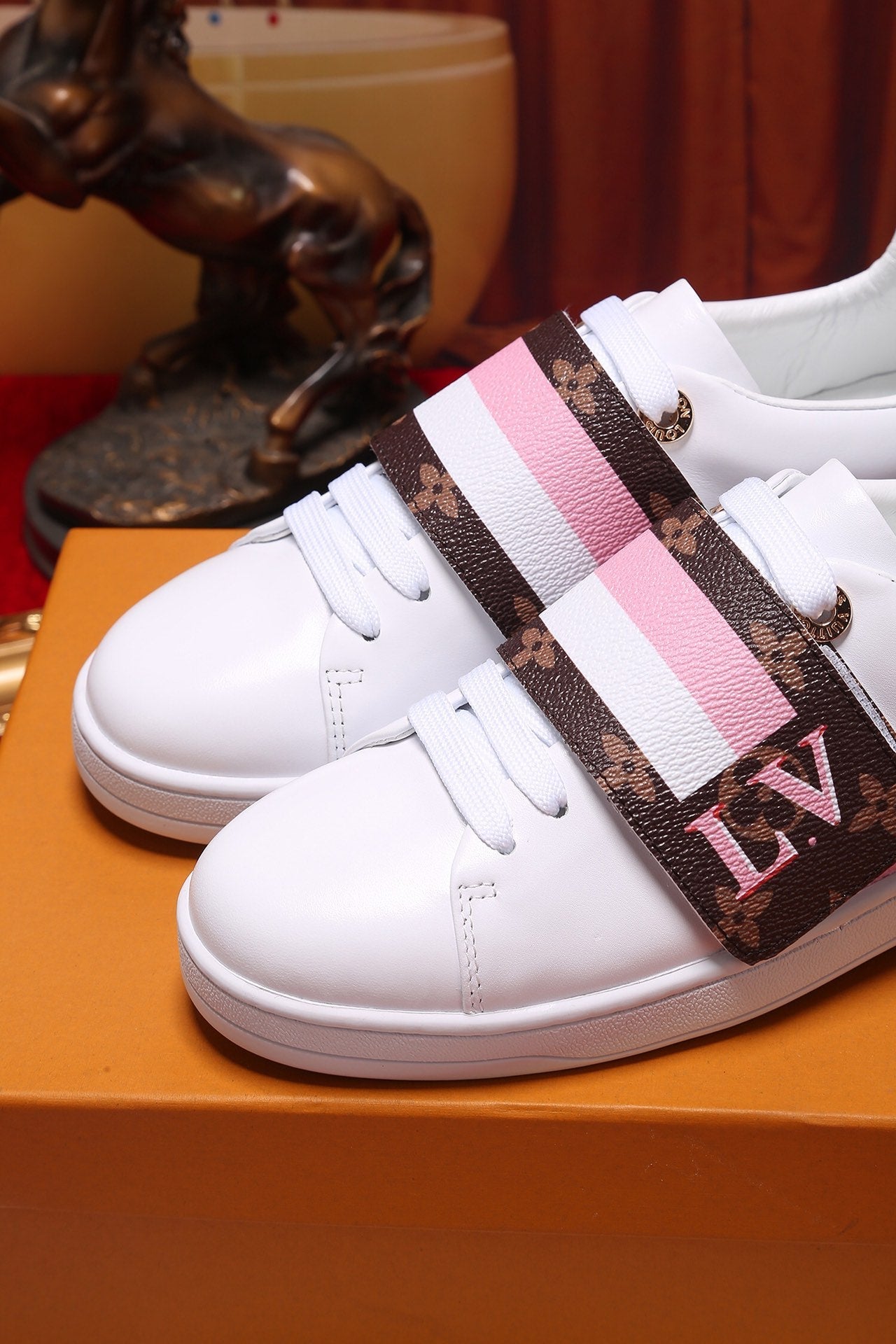 BL - LUV Font Row Pink Sneaker