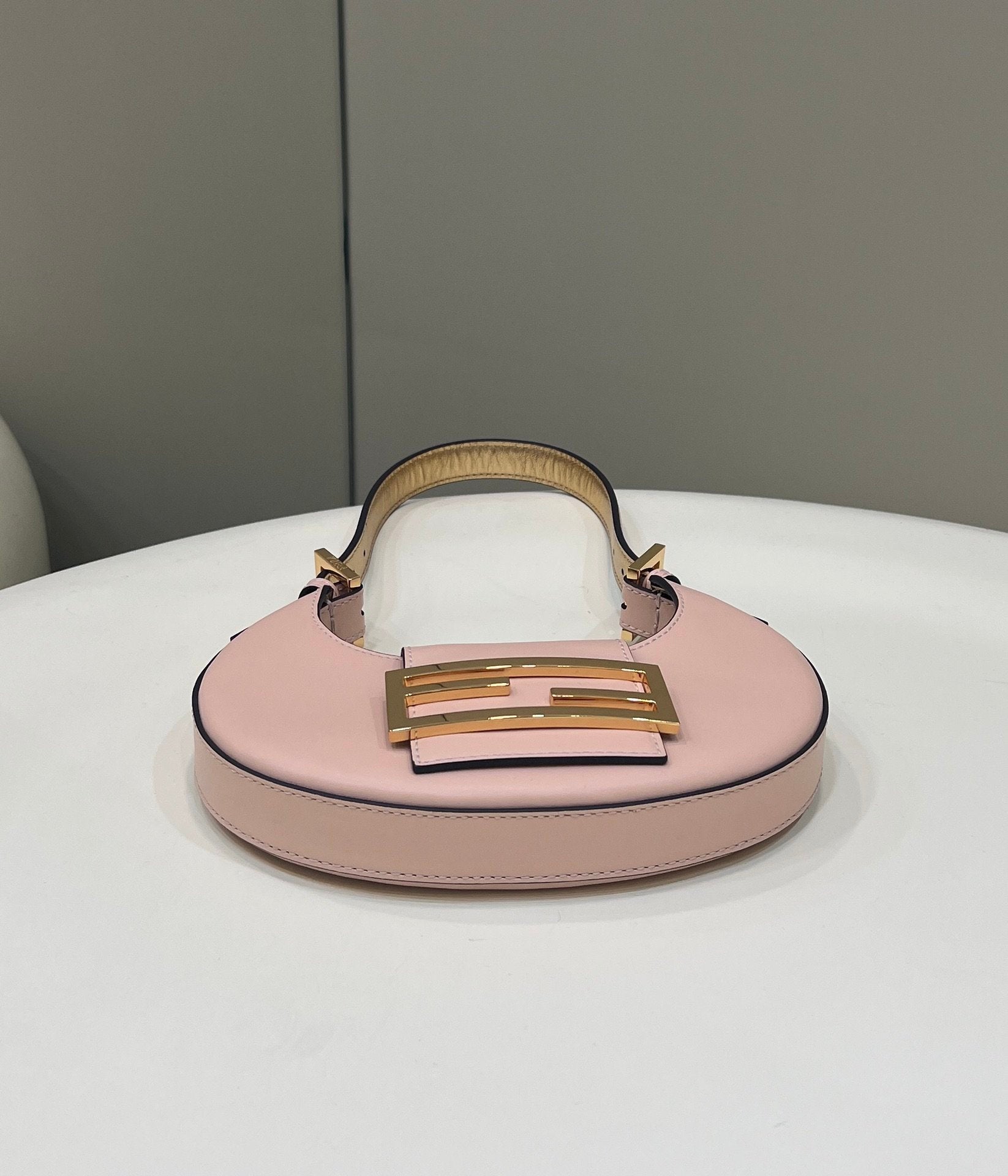 FI Cookie Pale Pink For Women, Women’s Handbags, Shoulder Bags 7.4in/19cm Pink FF 8BS065AAIWF14N1