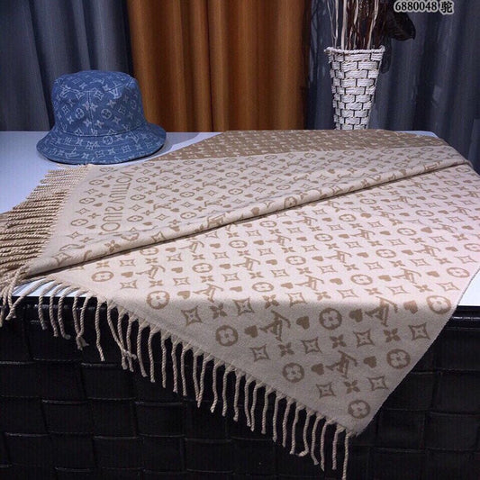 High Quality LUV  Scarf 032