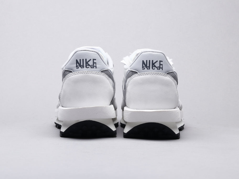 BL - NKE Waffle off-white