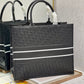 DI Large Book Tote Black, For Women, Women’s Handbags 16.5in/42cm CD M1286ZWSO_M900