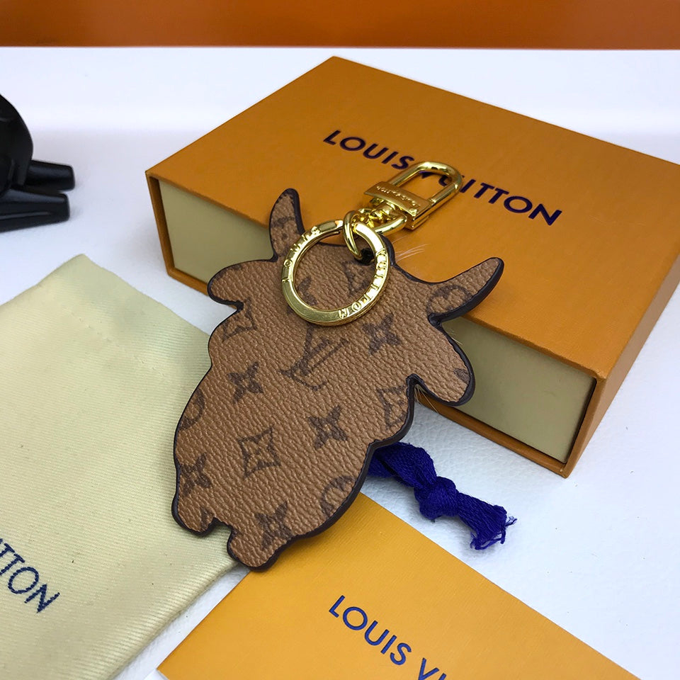 BL -High Quality Keychains LUV 085