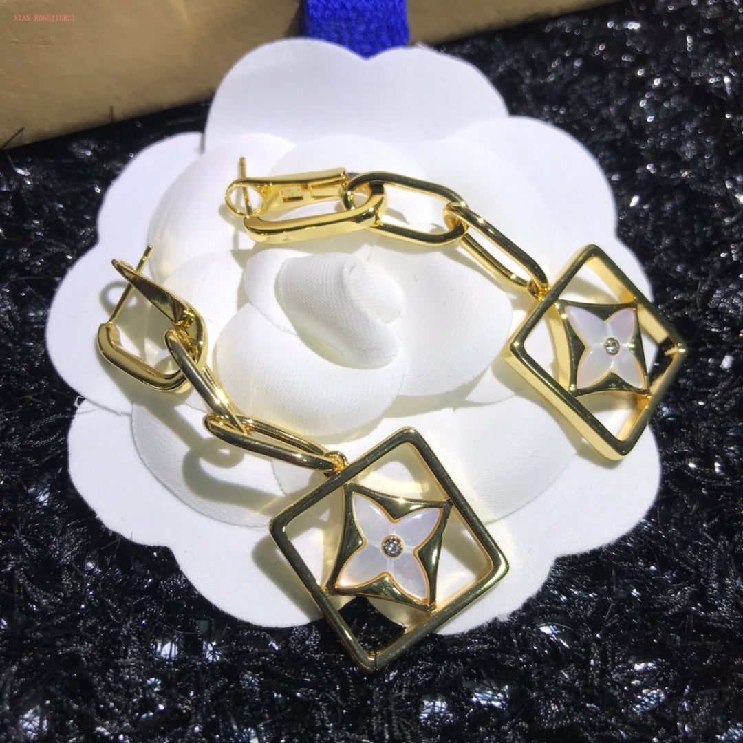 High Quality Earring LUV 004