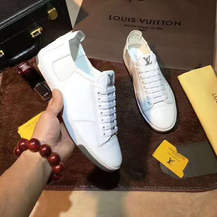 BL - High Quality Luv Sneaker 072