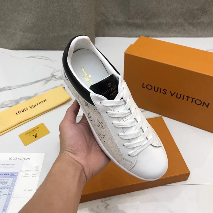 BL - High Quality Luv Sneaker 049