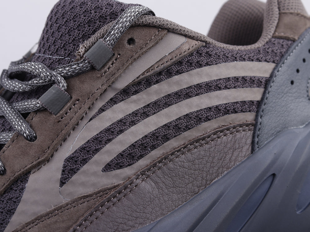 BL - Yzy 700 Geode Sneaker