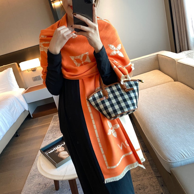 High Quality LUV  Scarf 016