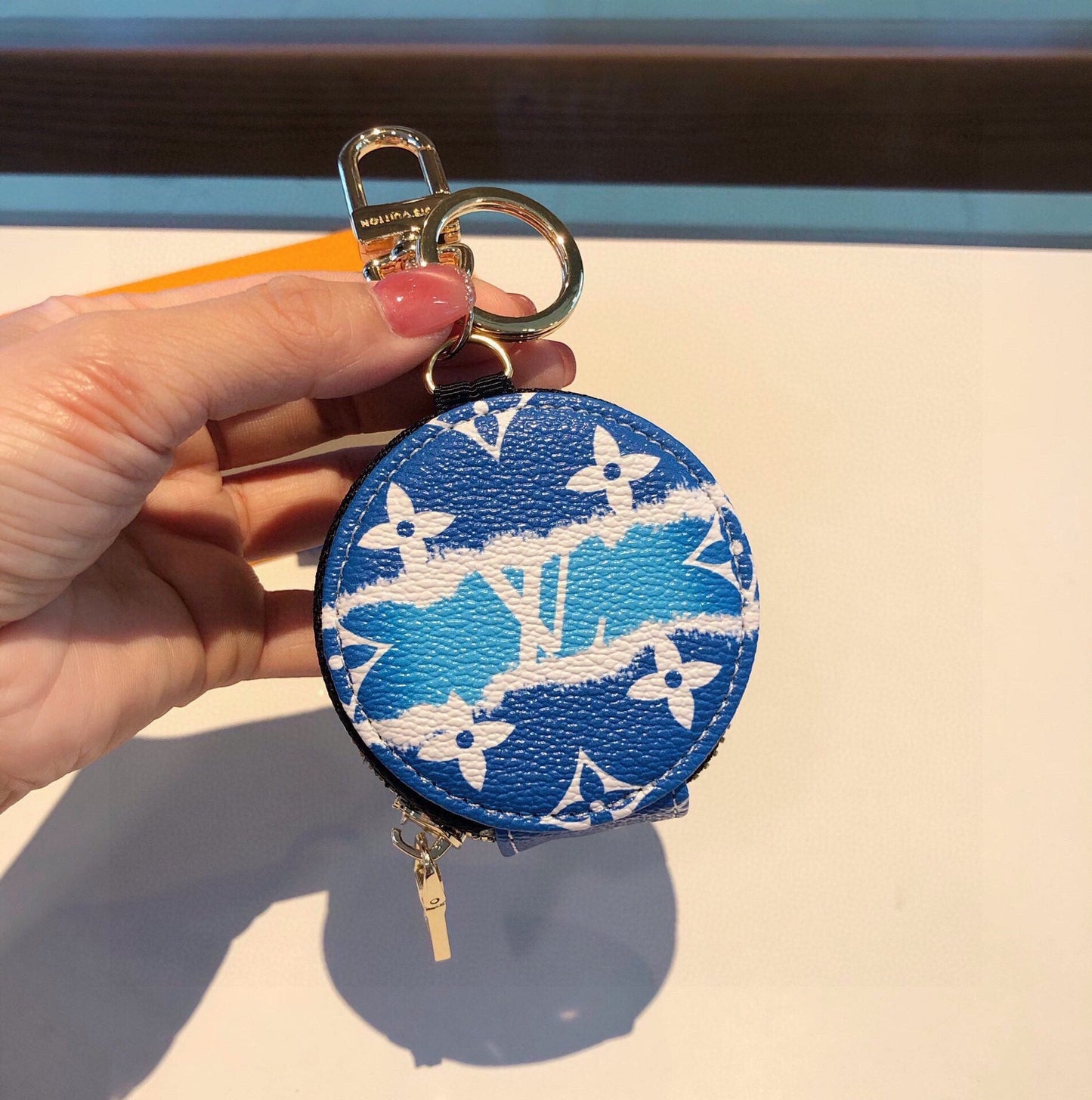 BL -High Quality Keychains LUV 060