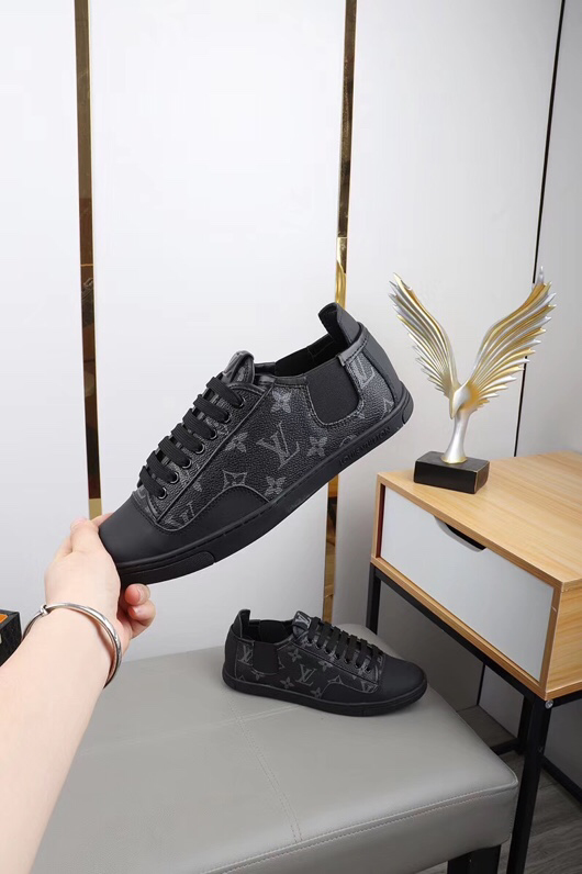 BL - High Quality Luv Sneaker 053