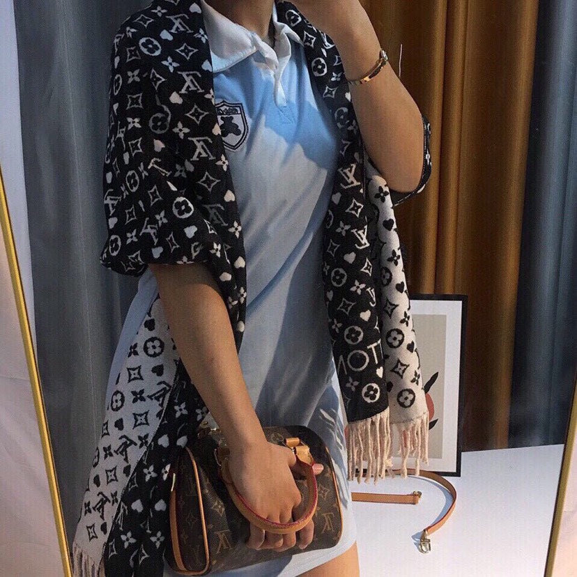 High Quality LUV  Scarf 031