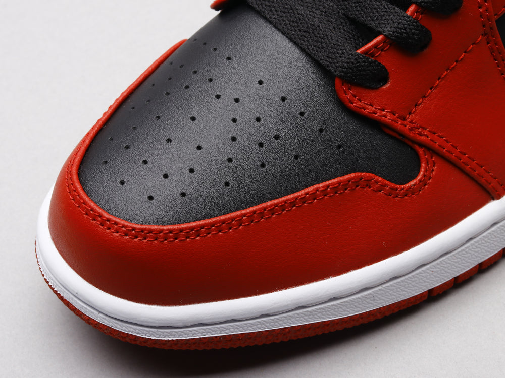 BL - AJ1 Reverse black and red forbidden to wear