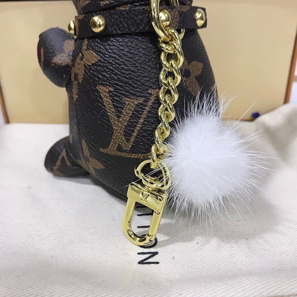 BL -High Quality Keychains LUV 052