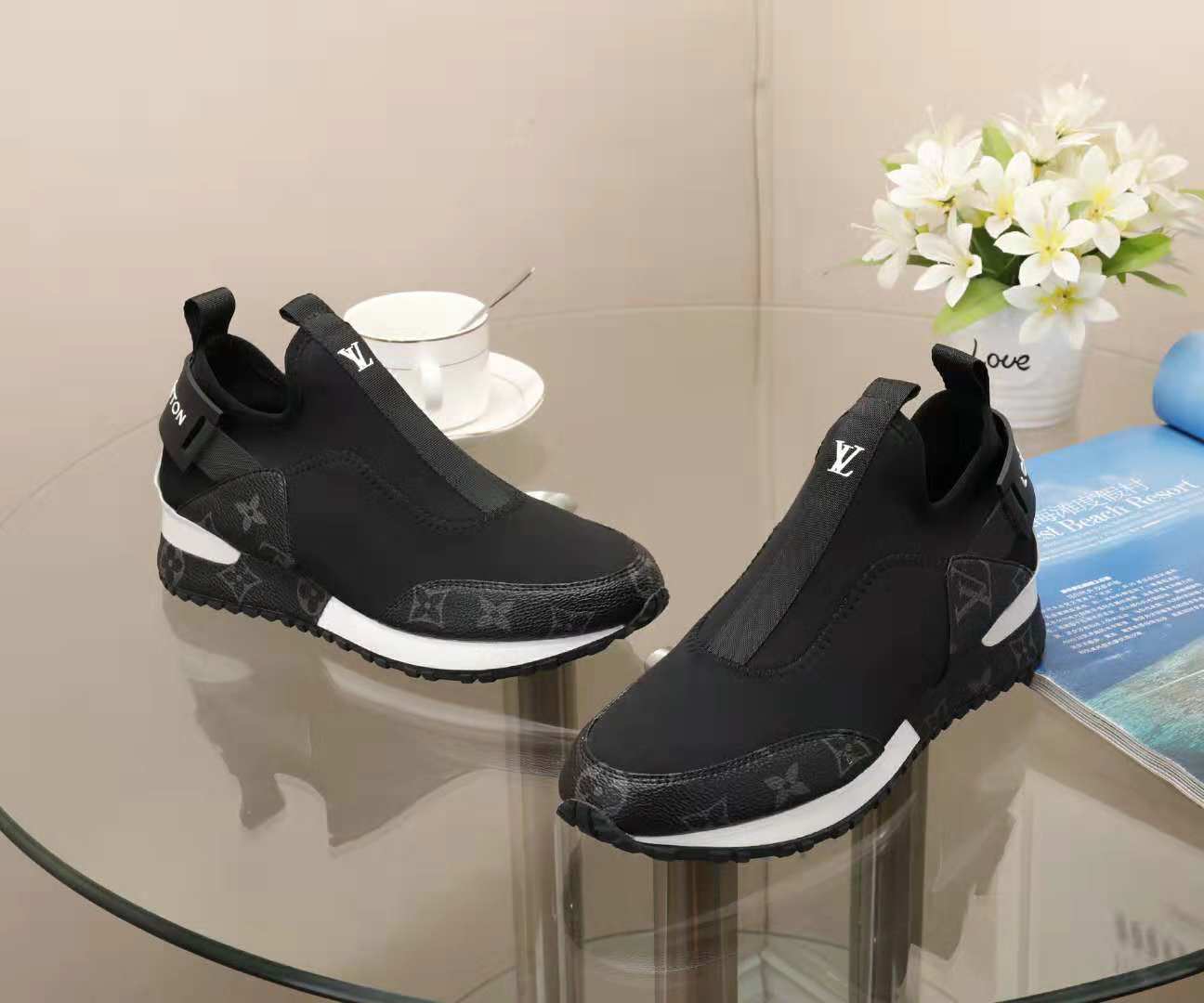 BL - High Quality Luv Sneaker 076