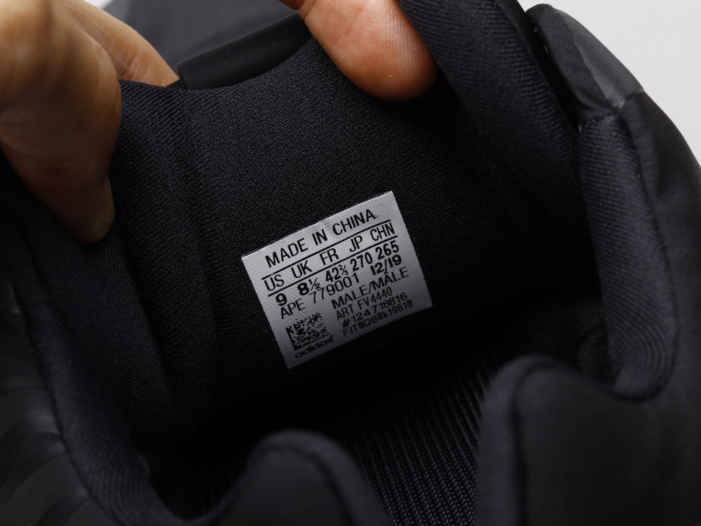 BL - Yzy 700 Dark Glow Sneaker
