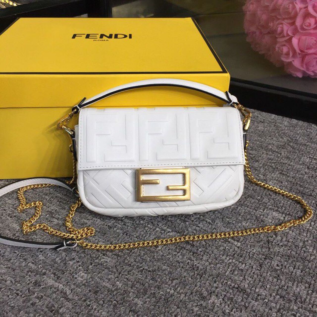 FI Baguette Nappa White For Women, Women’s Handbags, Shoulder And Crossbody Bags 7.4in/19cm FF 8BS017A72VF15AO