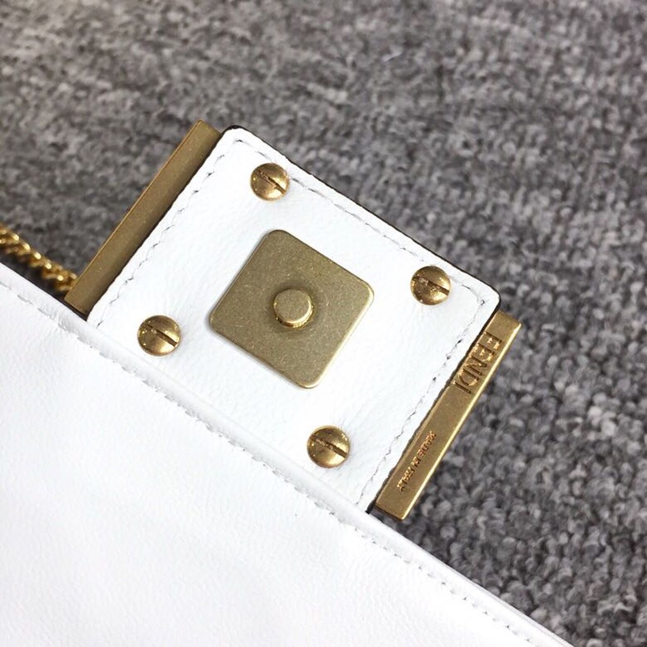 FI Baguette Nappa White For Women, Women’s Handbags, Shoulder And Crossbody Bags 7.4in/19cm FF 8BS017A72VF15AO