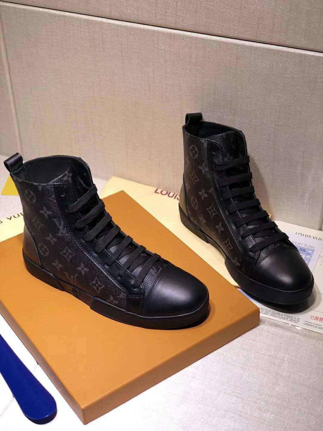 BL - High Quality Luv Sneaker 074