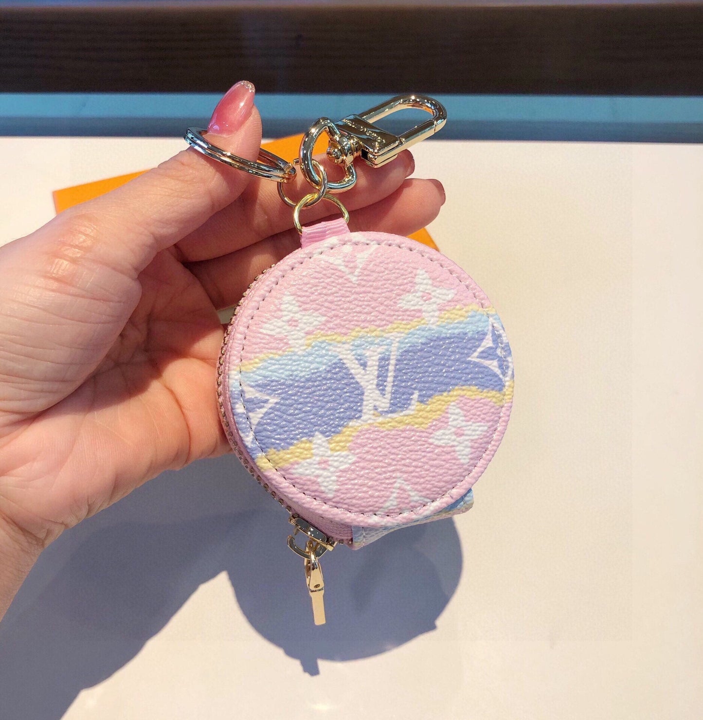 BL -High Quality Keychains LUV 061