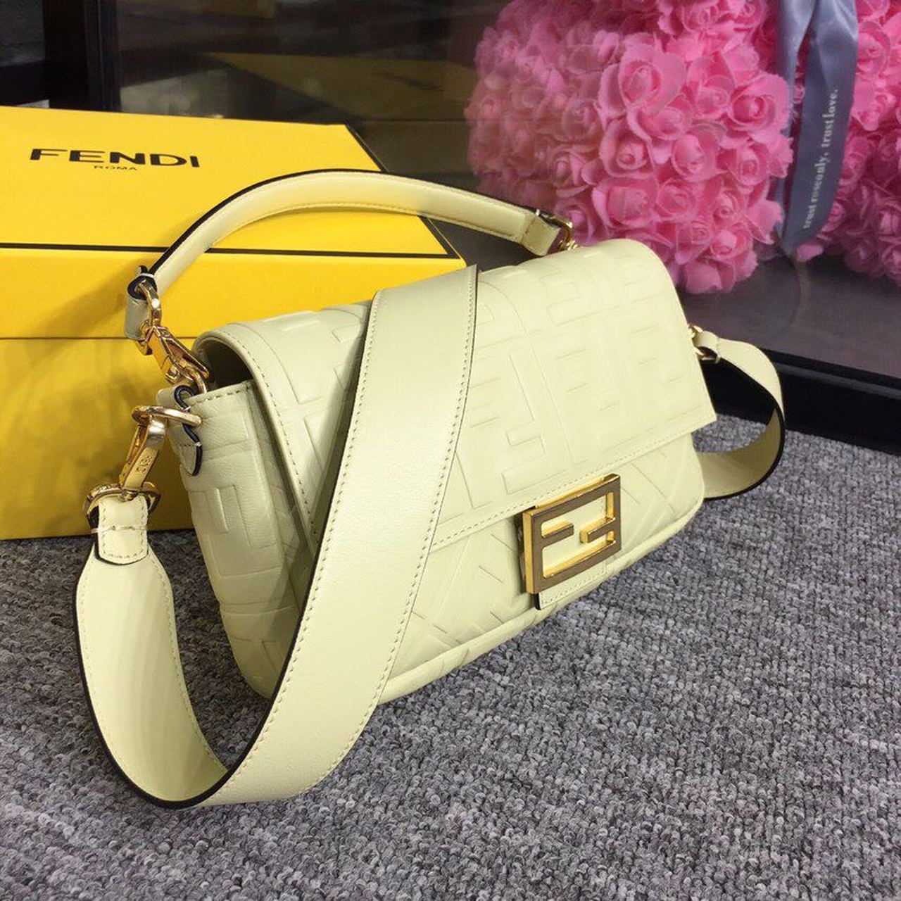 FI Baguette Nappa Cream For Women, Women’s Handbags, Shoulder And Crossbody Bags 10.6in/27cm FF 8BR600
