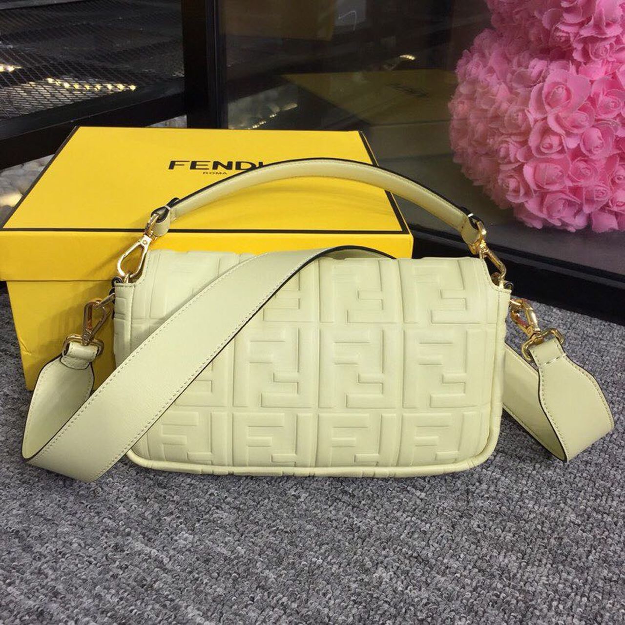FI Baguette Nappa Cream For Women, Women’s Handbags, Shoulder And Crossbody Bags 10.6in/27cm FF 8BR600