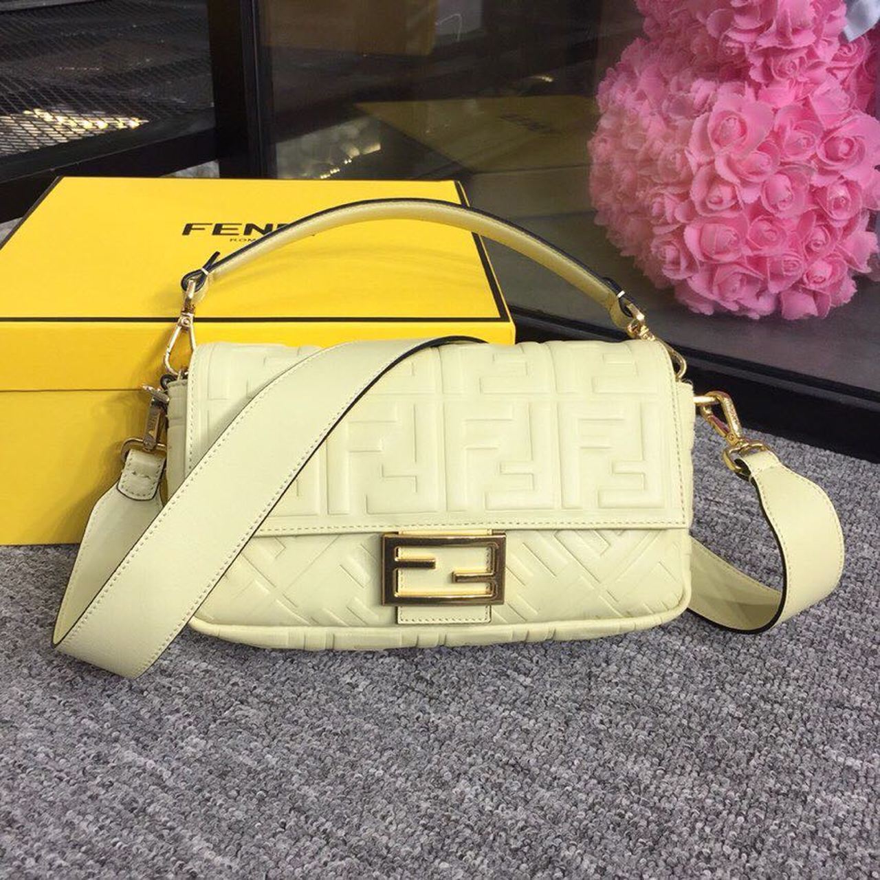 FI Baguette Nappa Cream For Women, Women’s Handbags, Shoulder And Crossbody Bags 10.6in/27cm FF 8BR600