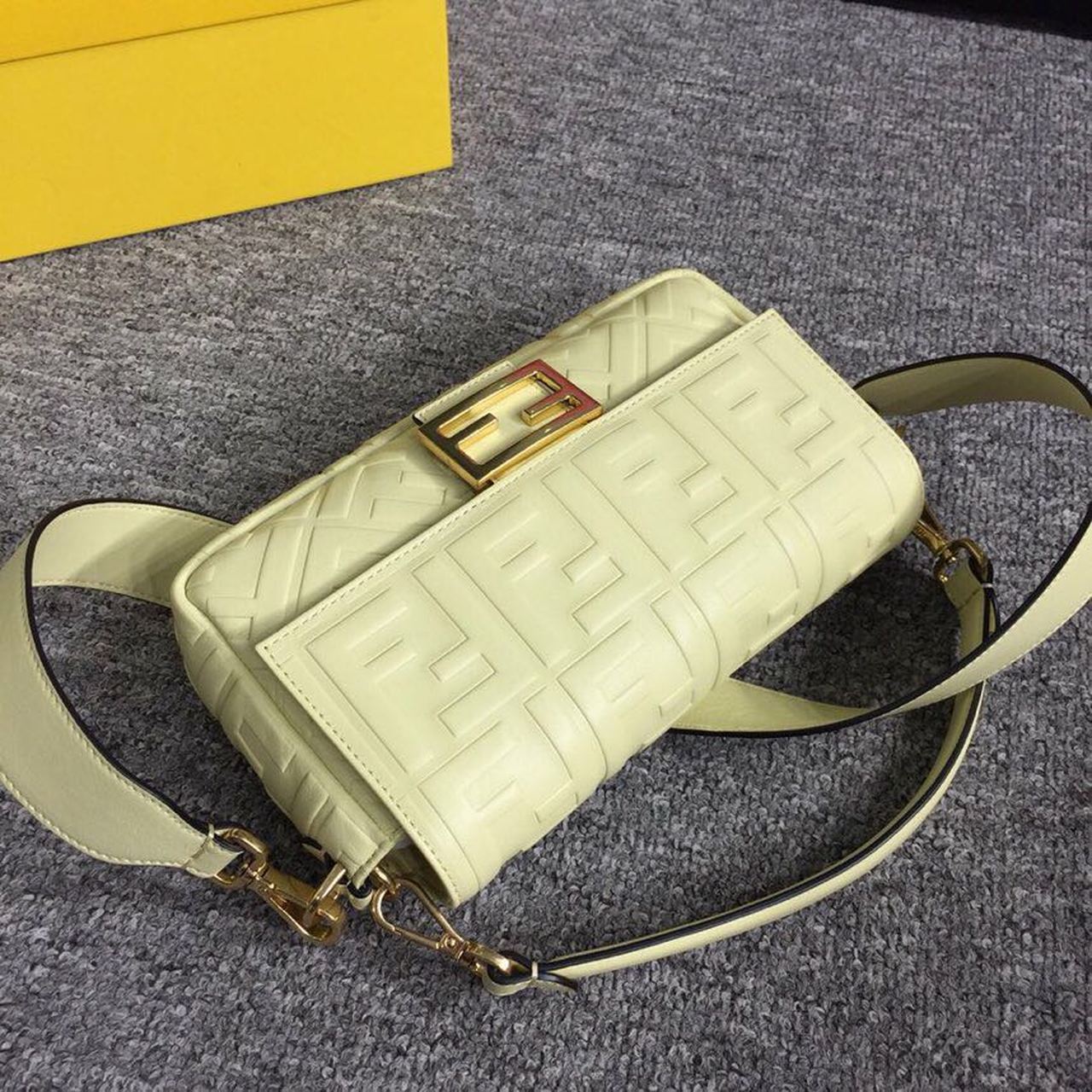 FI Baguette Nappa Cream For Women, Women’s Handbags, Shoulder And Crossbody Bags 10.6in/27cm FF 8BR600