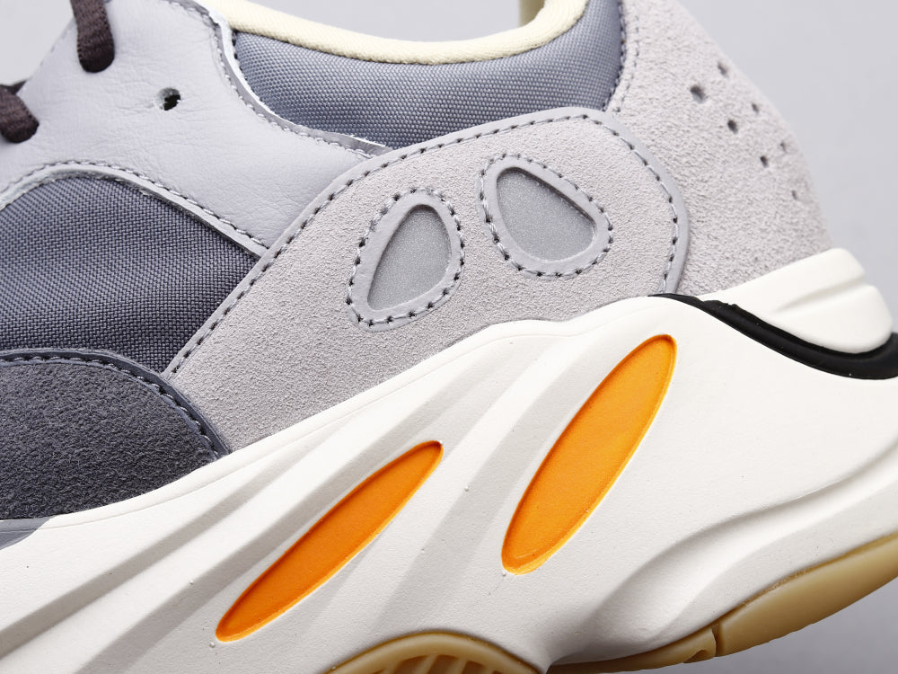 BL - Yzy 700 Magnet Sneaker