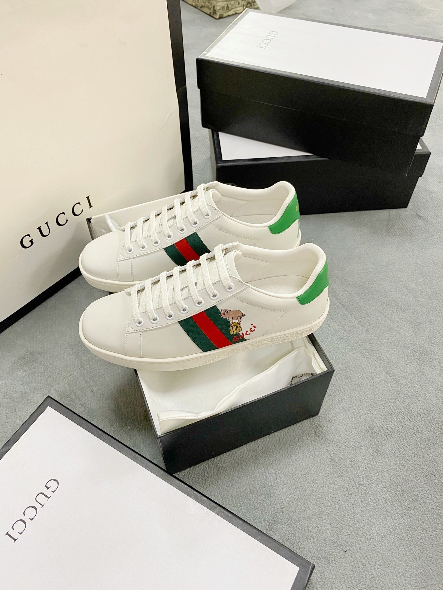 BL-GCI PIG  Ace Sneaker 074