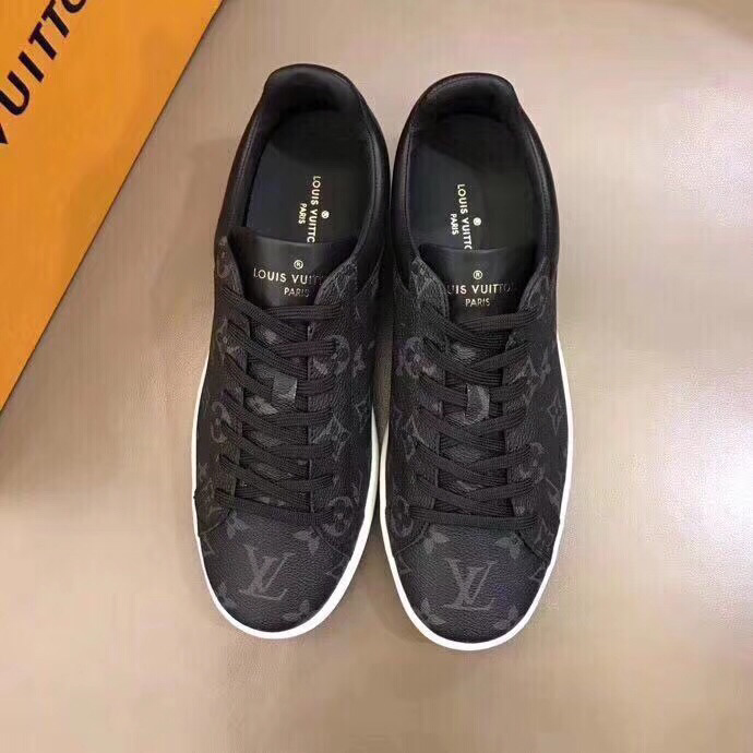 BL - High Quality Luv Sneaker 060