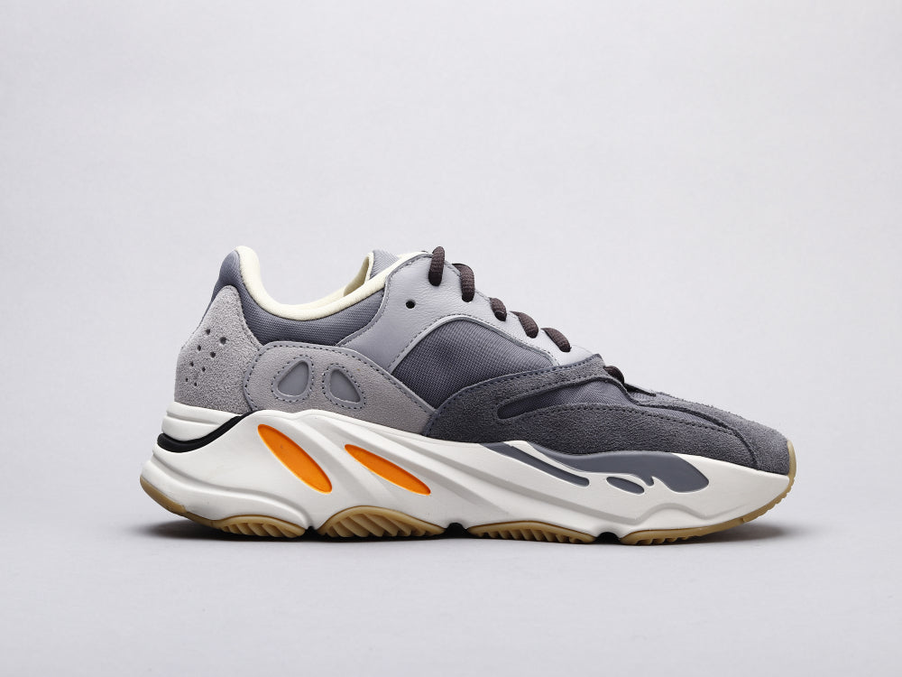 BL - Yzy 700 Magnet Sneaker