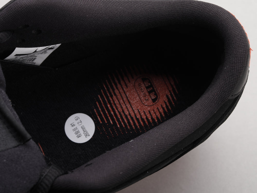 BL - NKE Staple black dove