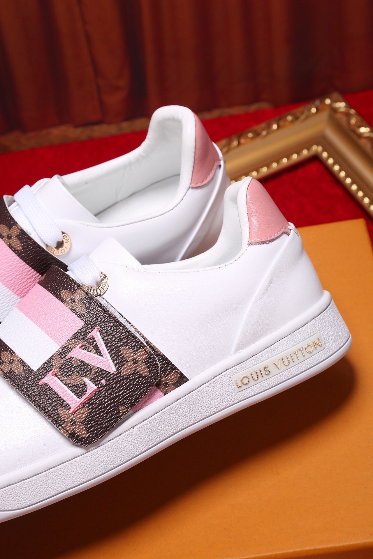 BL - LUV Font Row Pink Sneaker
