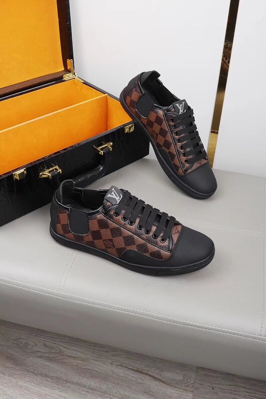 BL - High Quality Luv Sneaker 054