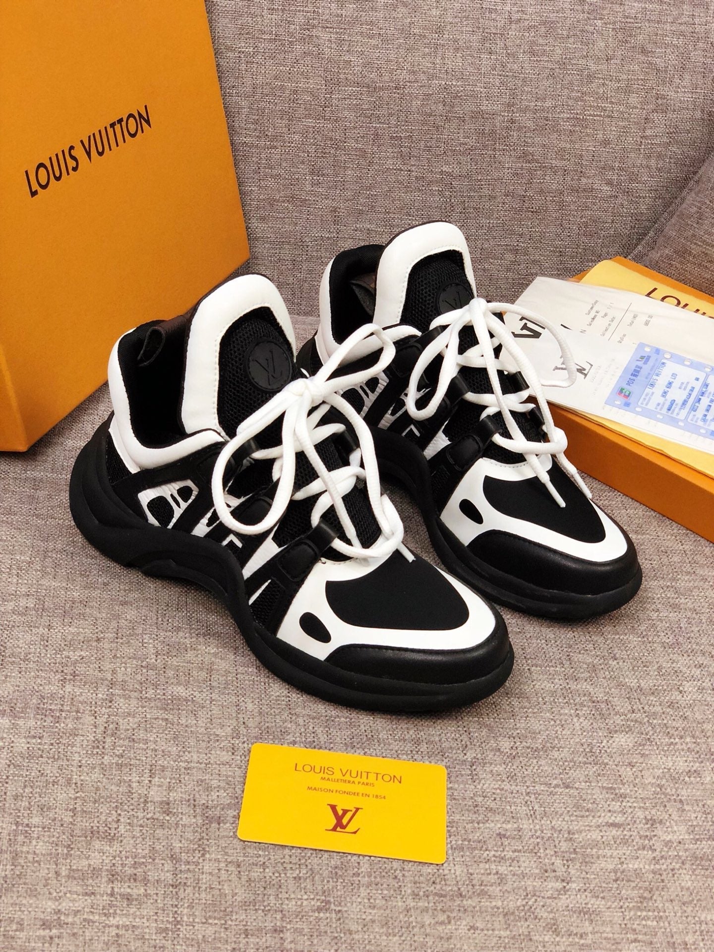 BL - LUV Archlight Black White Sneaker